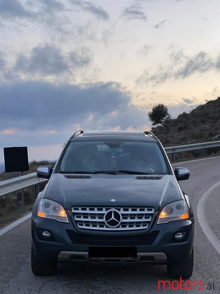 2010' Mercedes-Benz ML 350 photo #3