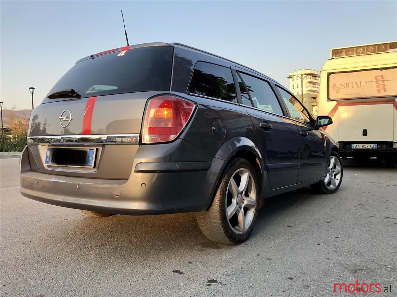 2008' Opel Astra photo #3