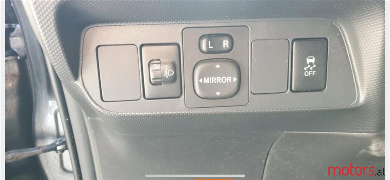 2008' Toyota Auris photo #5