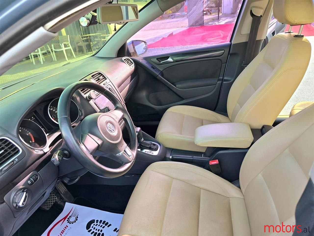 2010' Volkswagen Golf photo #5