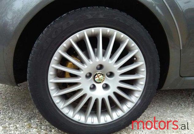 2006' Alfa Romeo 159 photo #2