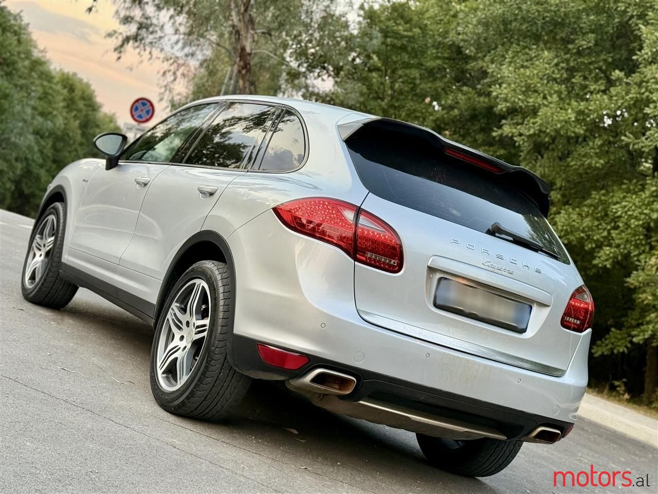 2012' Porsche Cayenne photo #2