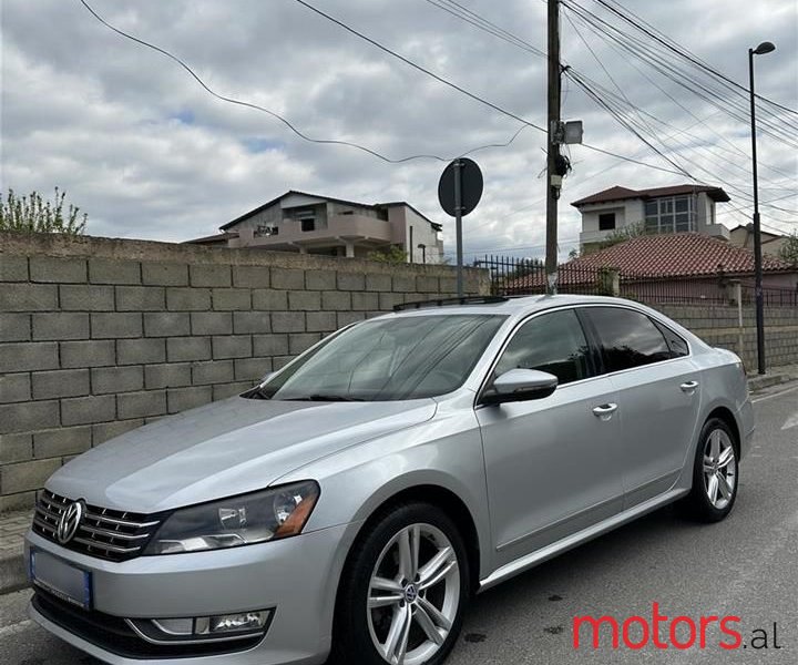 2013' Volkswagen Passat photo #5