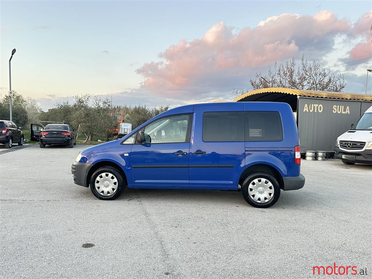 2006' Volkswagen Caddy photo #2