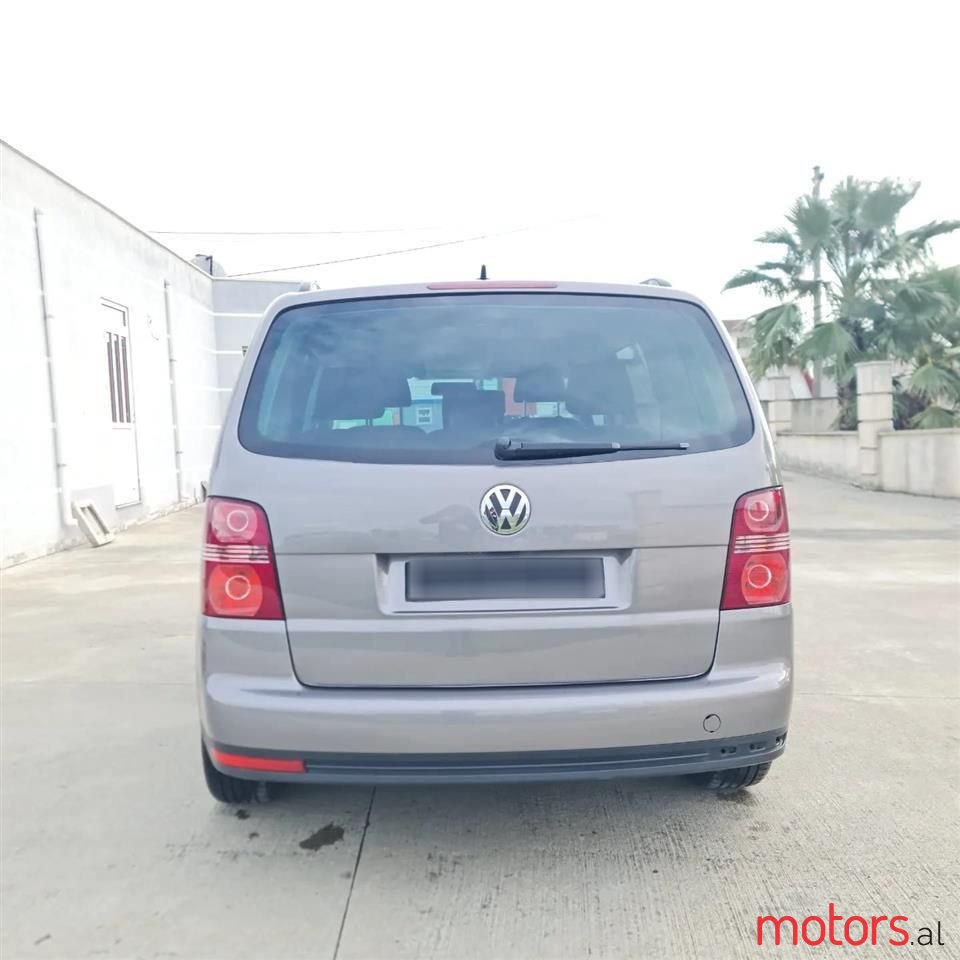 2010' Volkswagen Touran photo #3