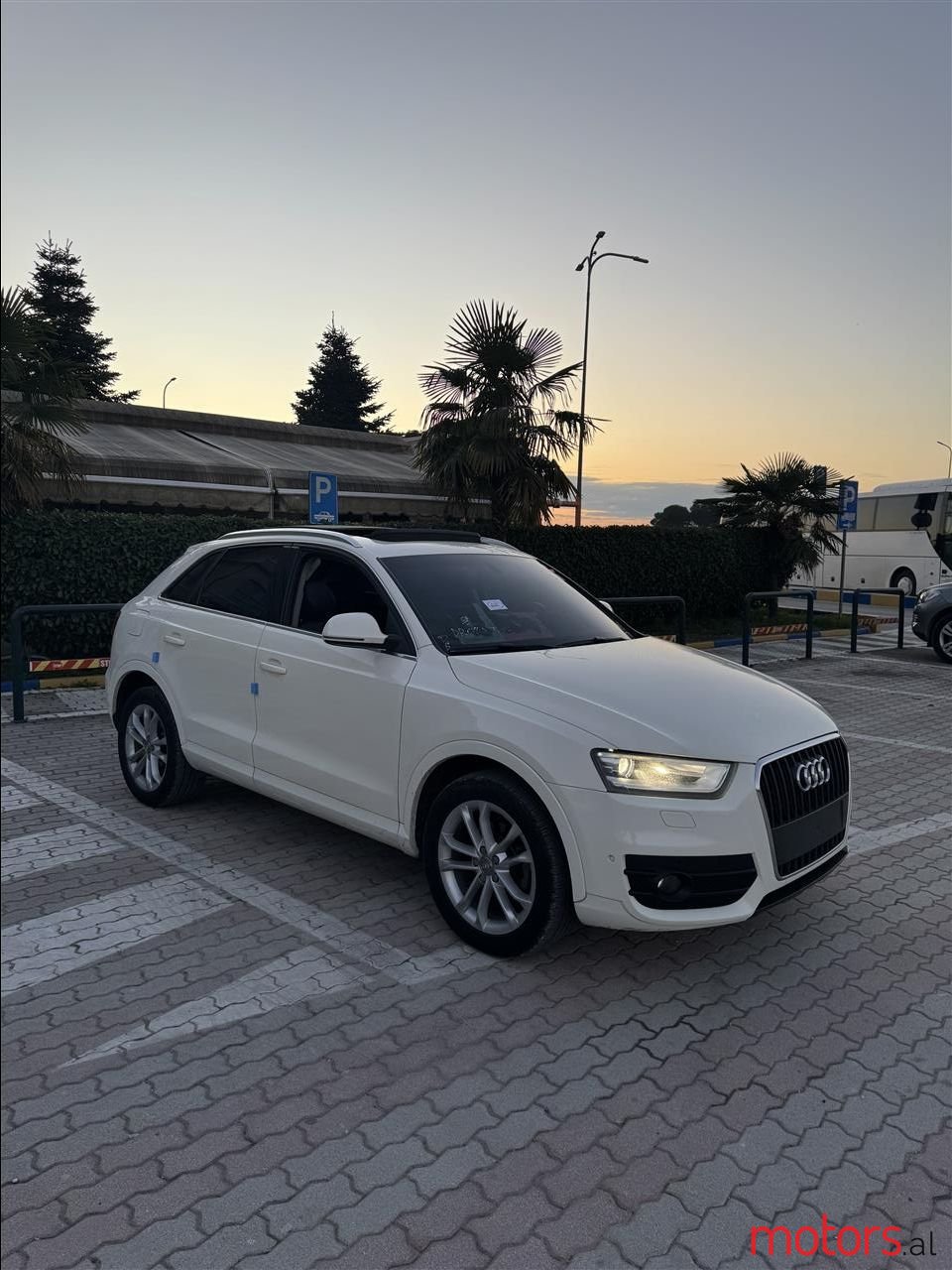 2013' Audi Q3 photo #2
