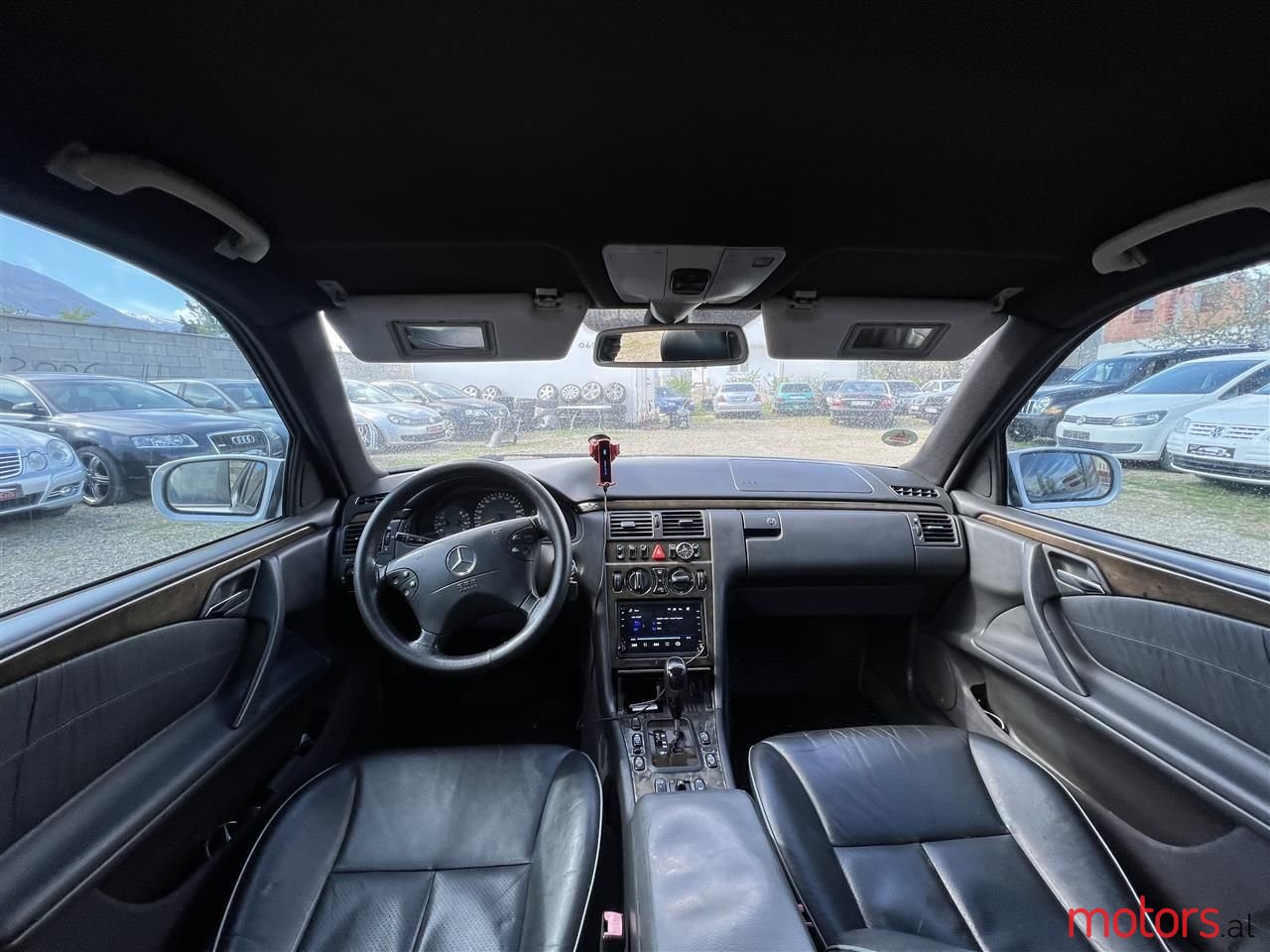 2000' Mercedes-Benz E 220 photo #6