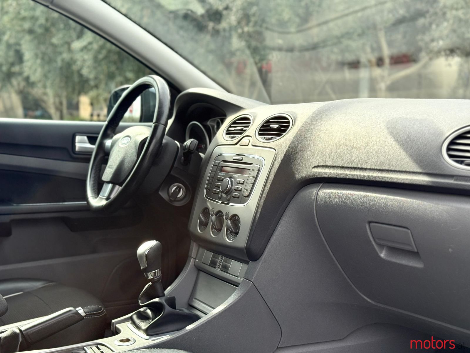 2011' Ford Focus photo #5