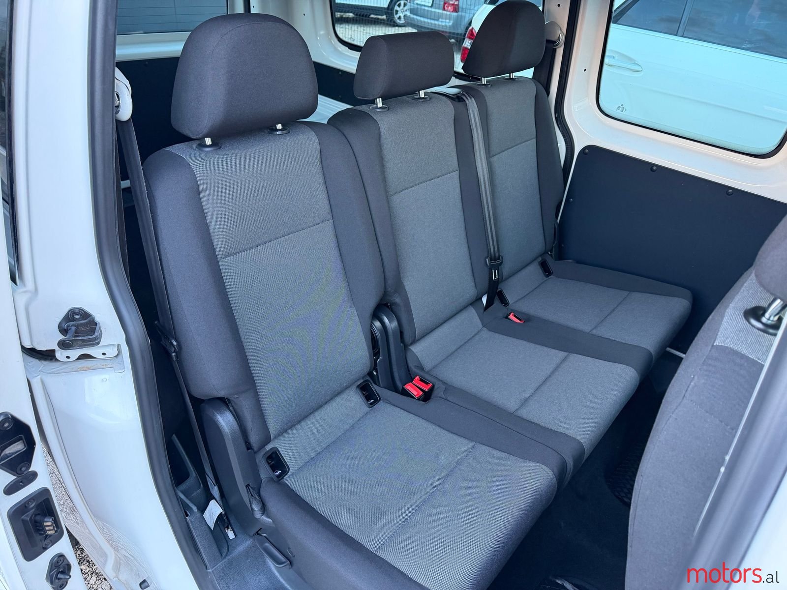 2017' Volkswagen Caddy photo #4