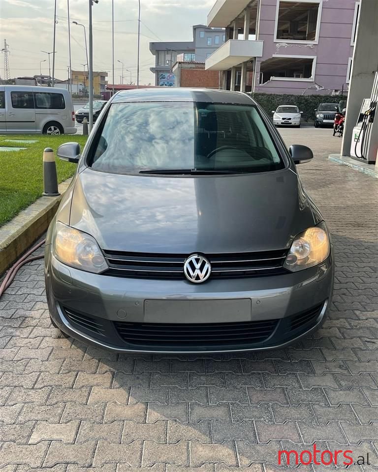 2010' Volkswagen Golf photo #1