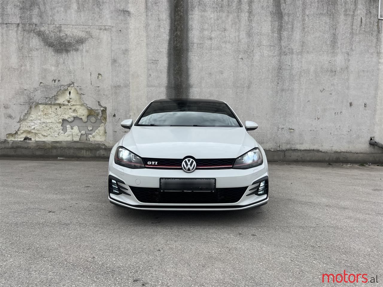 2016' Volkswagen Golf photo #2