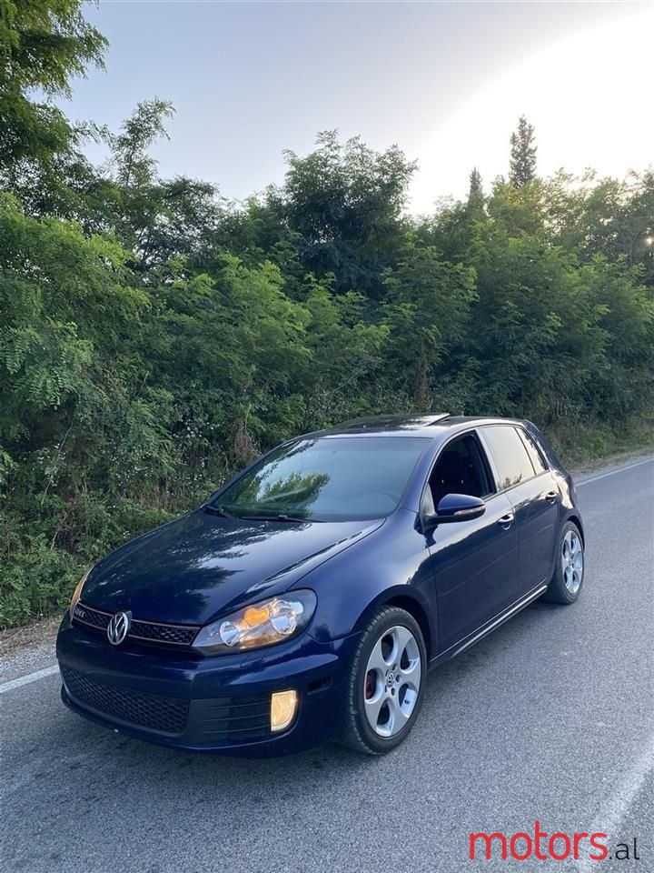 2010' Volkswagen Golf photo #2