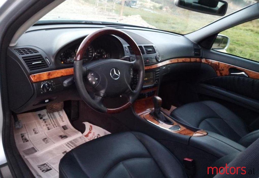 2006' Mercedes-Benz E 220 photo #1