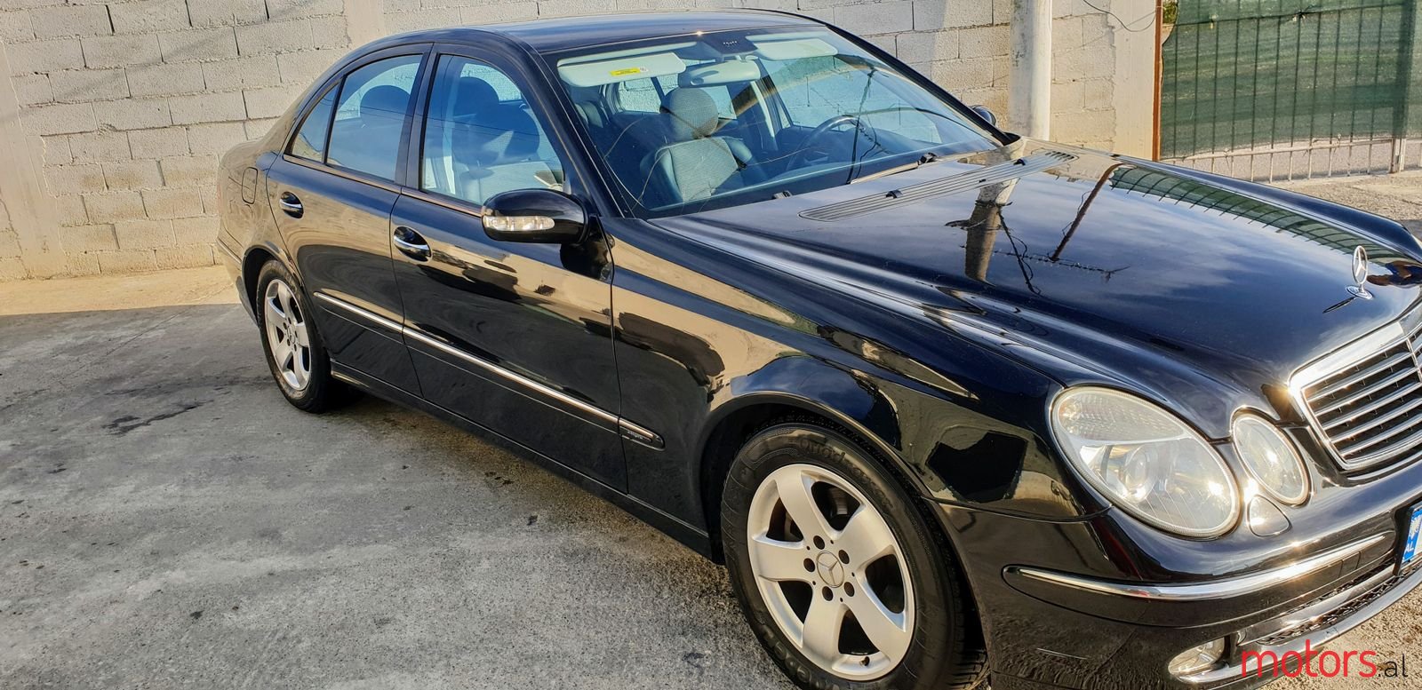 2004' Mercedes-Benz 260E photo #1