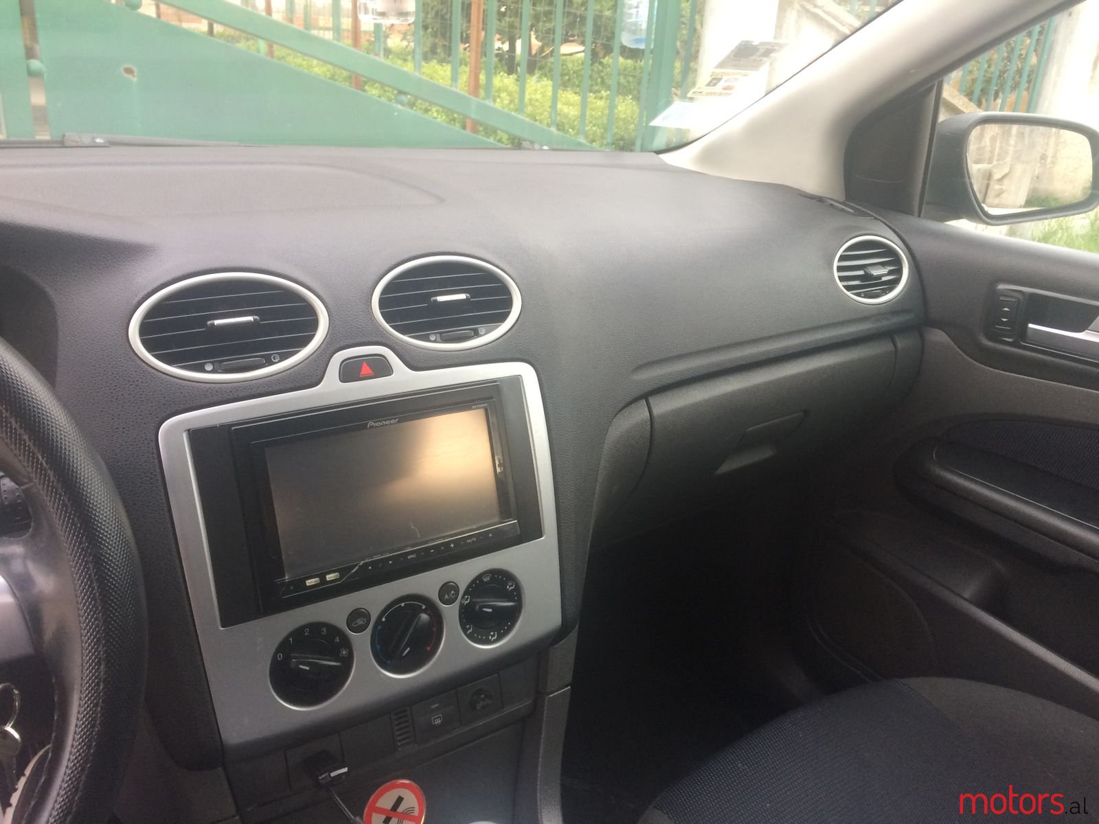 2005' Ford Focus photo #3