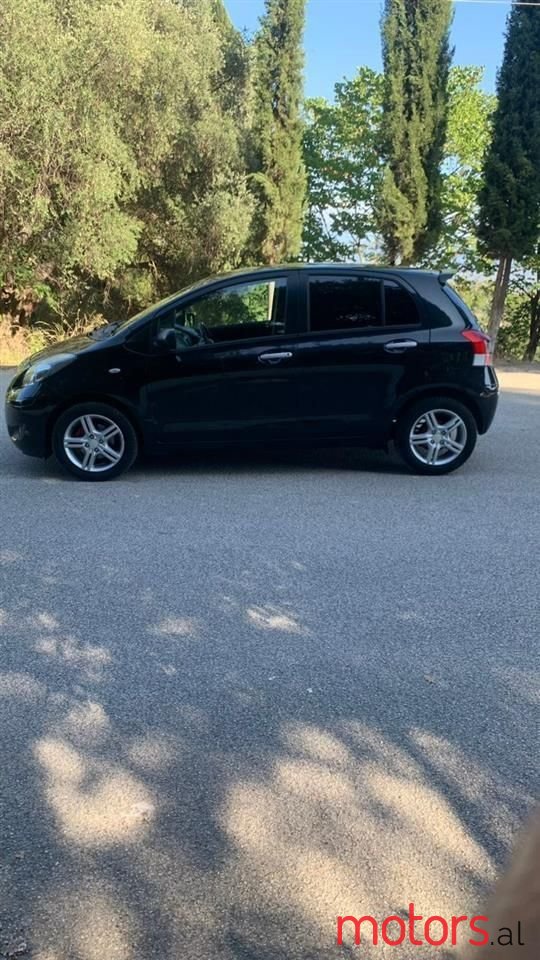 2010' Toyota Yaris photo #4