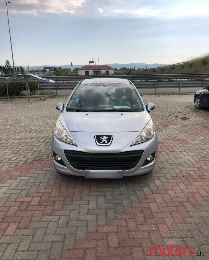 2009' Peugeot 207 photo #2