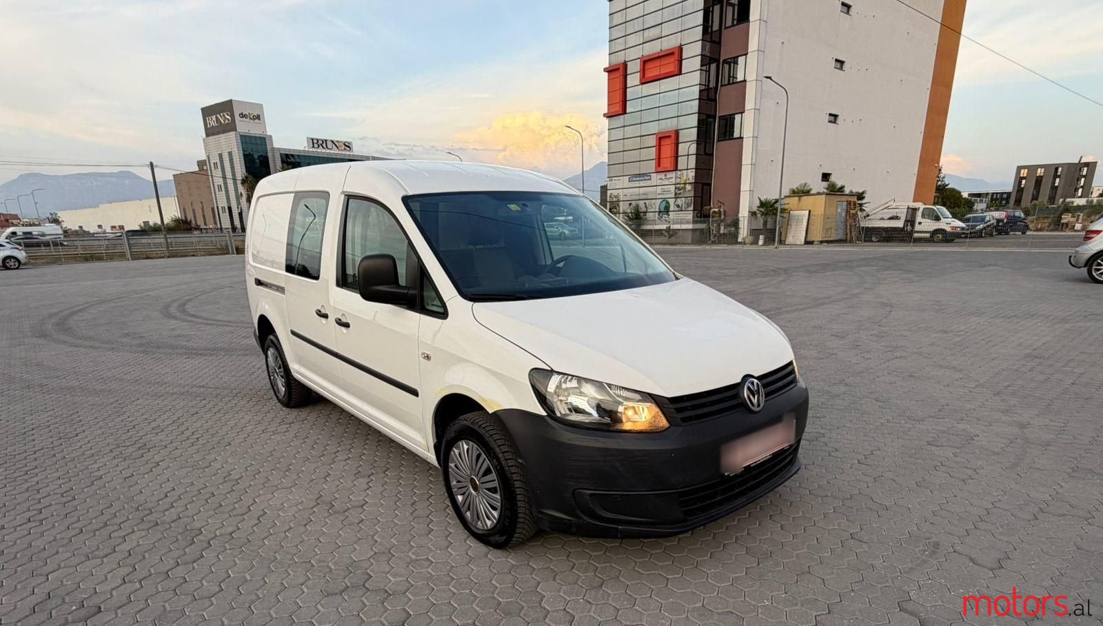 2011' Volkswagen Caddy photo #2