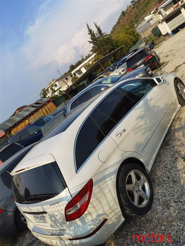 2012' Mercedes-Benz 320 photo #3