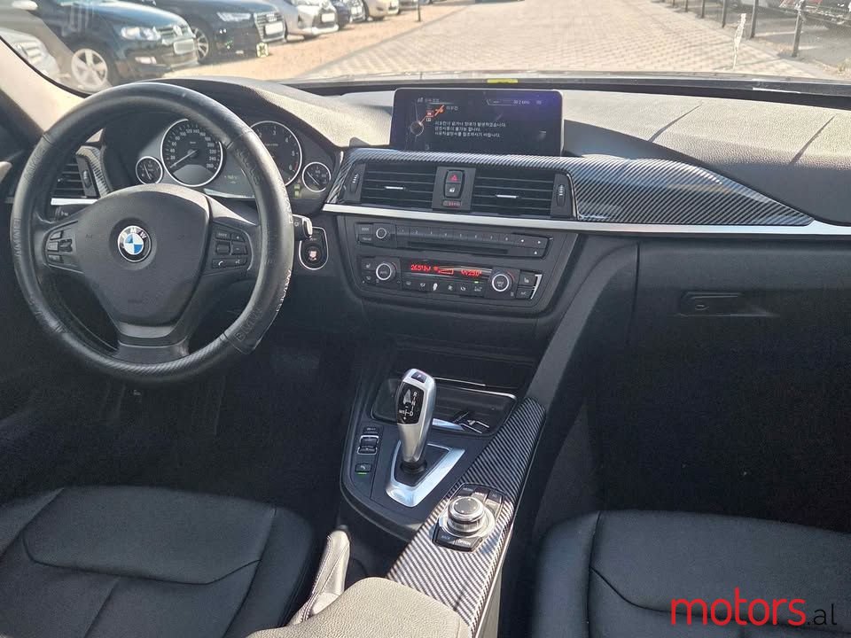 2013' BMW 320 photo #5