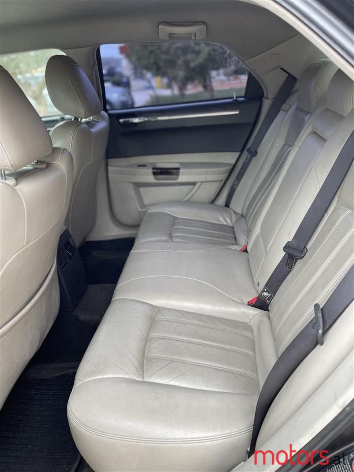 2004' Chrysler 300C photo #3