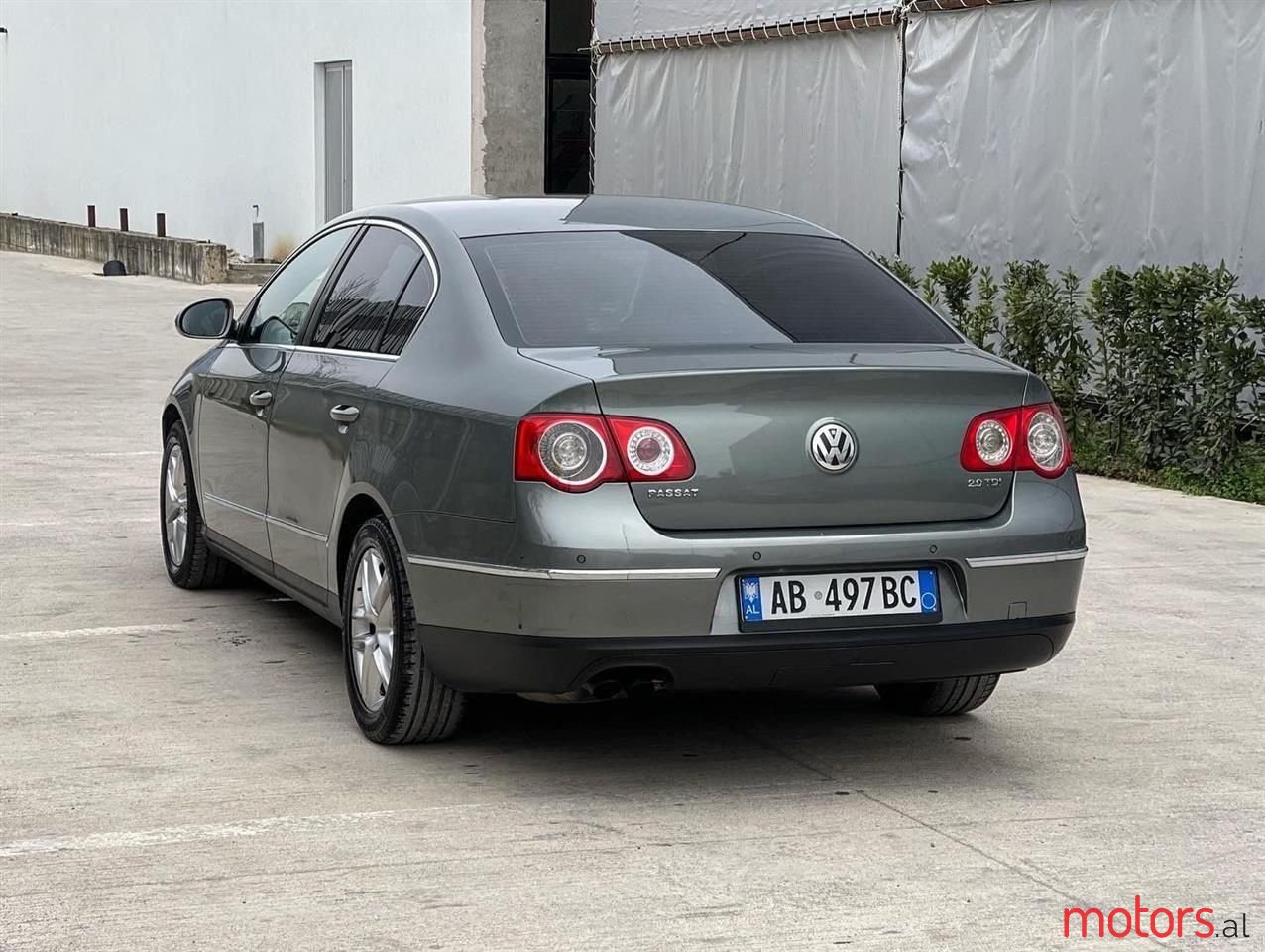 2005' Volkswagen Passat photo #6