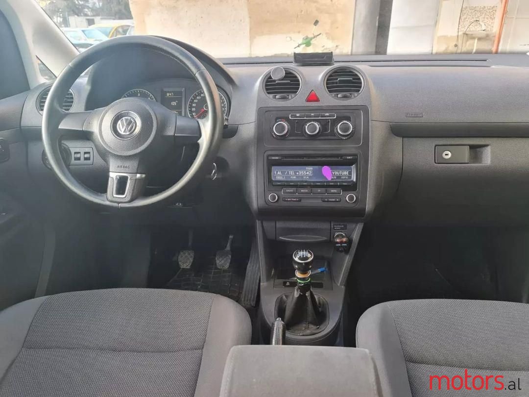 2011' Volkswagen Caddy photo #4