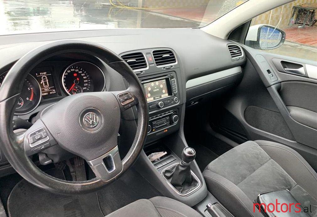 2011' Volkswagen Golf photo #2