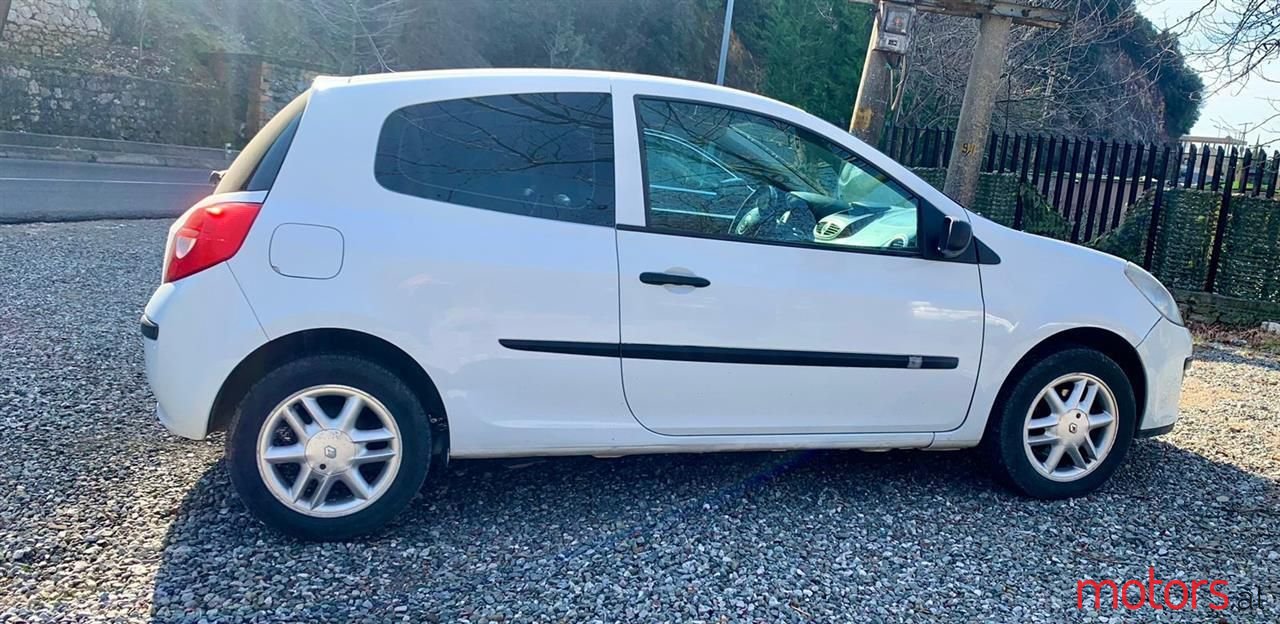 2008' Renault Clio photo #4