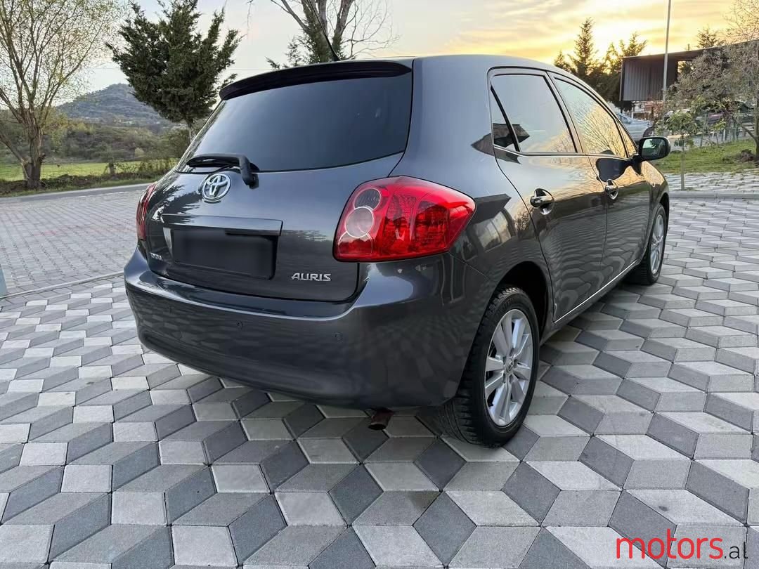2007' Toyota Auris photo #3