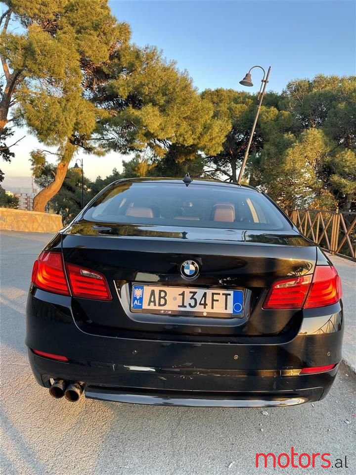 2011' BMW 520 photo #5