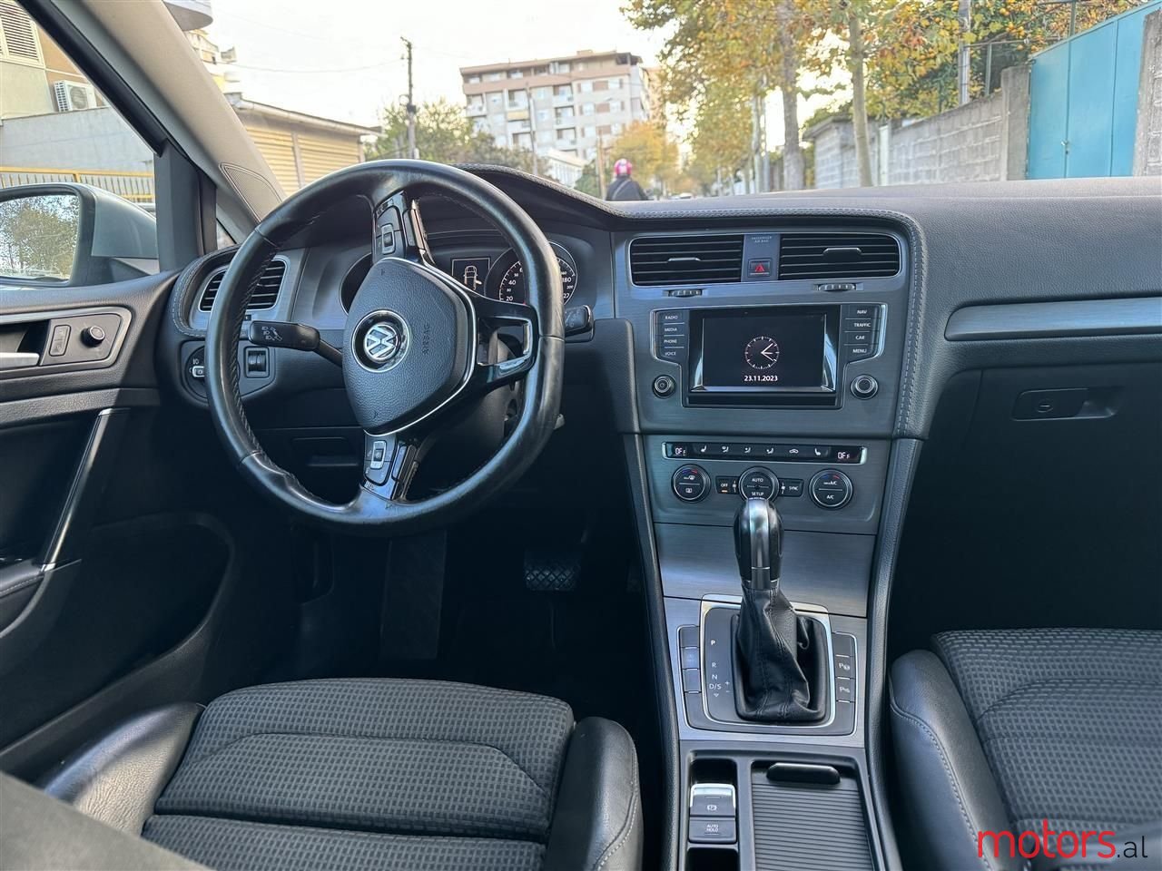 2013' Volkswagen Golf photo #2