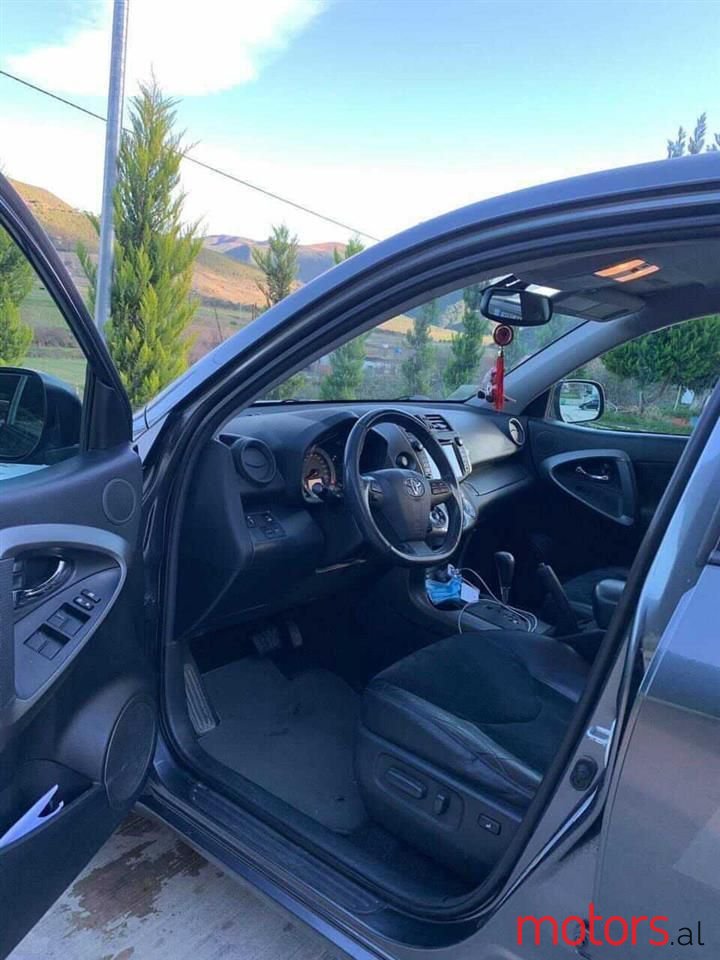 2011' Toyota RAV4 photo #5