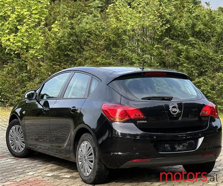 2012' Opel Astra photo #4