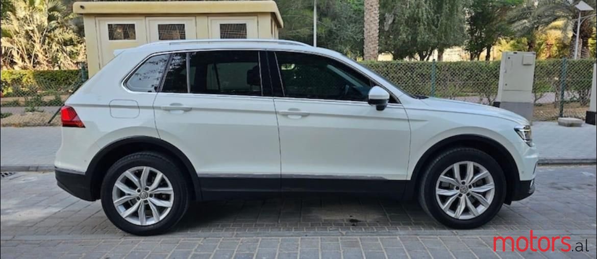 2017' Volkswagen Tiguan photo #4