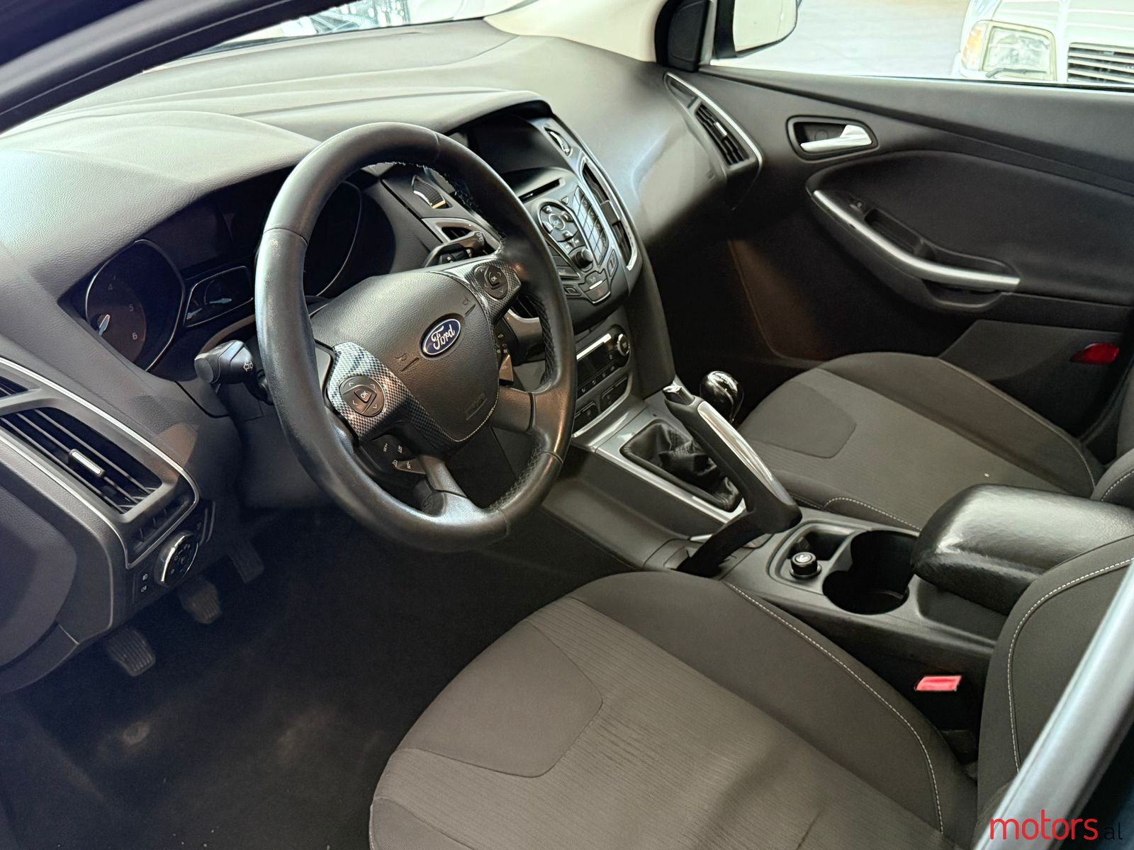 2011' Ford Focus photo #3