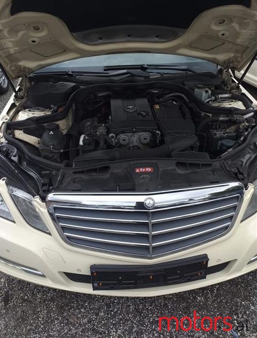 2012' Mercedes-Benz E 200 photo #2