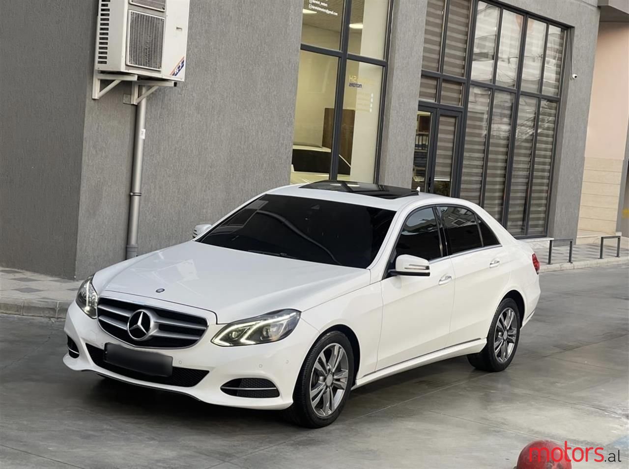 2014' Mercedes-Benz E 220 photo #2