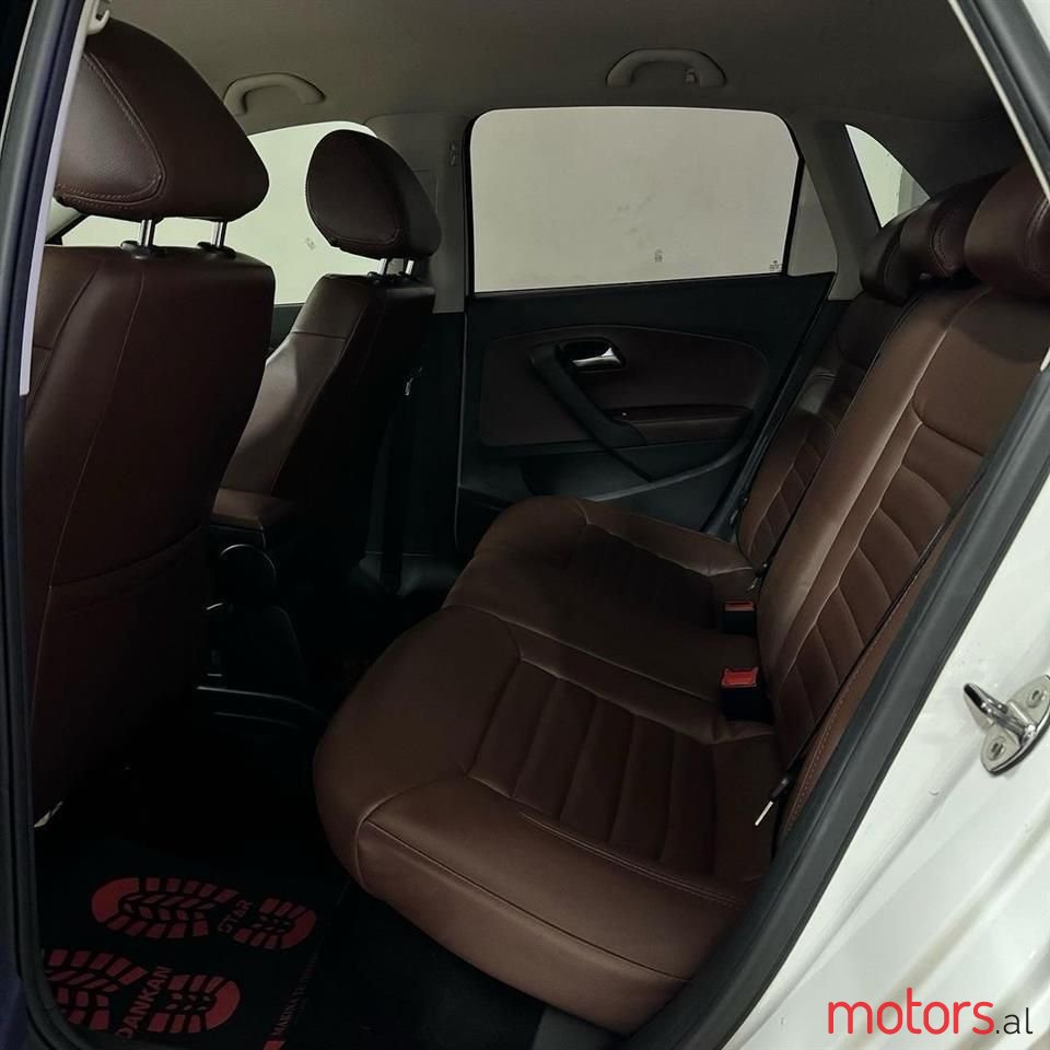 2013' Volkswagen Polo photo #4