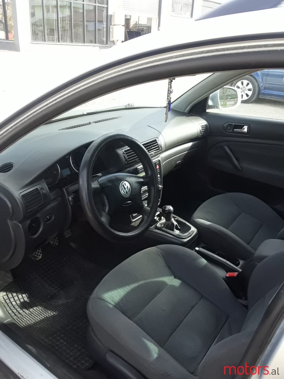 2004' Volkswagen Passat B3 photo #3