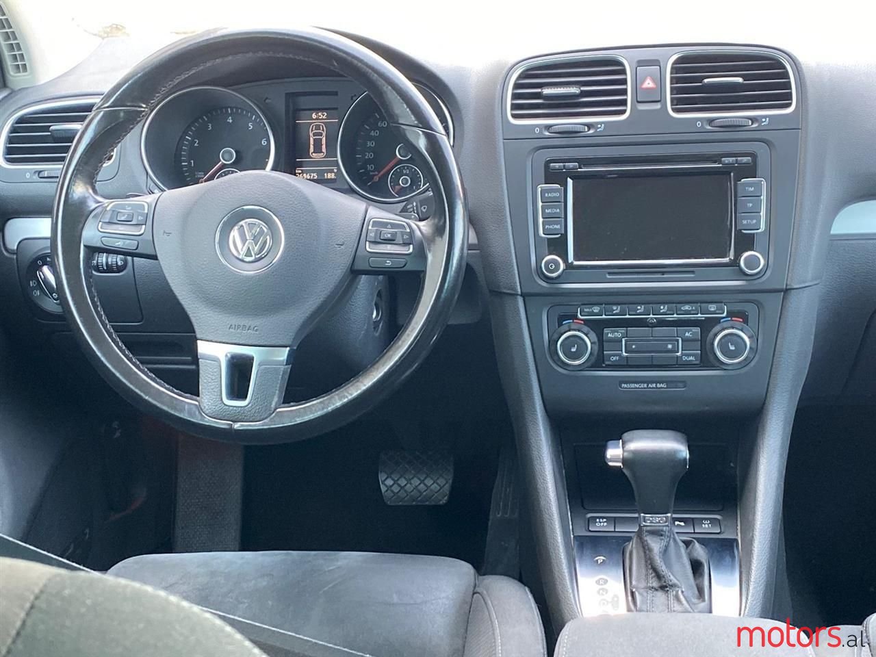 2009' Volkswagen Golf photo #6