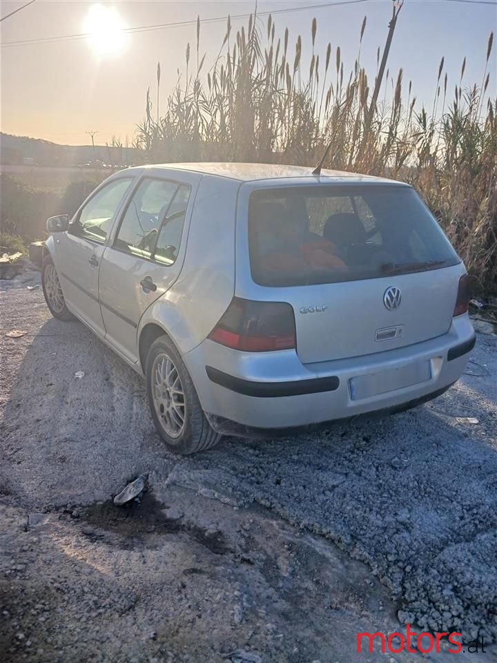 2001' Volkswagen Golf photo #3