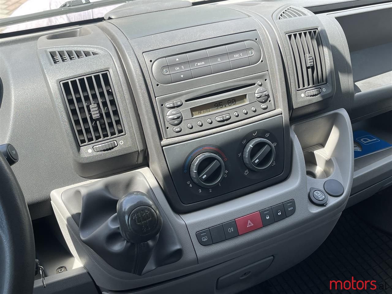 2010' Peugeot Boxer photo #2