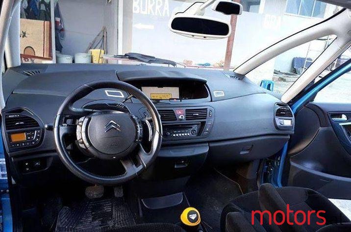 2008' Citroen C4 photo #1