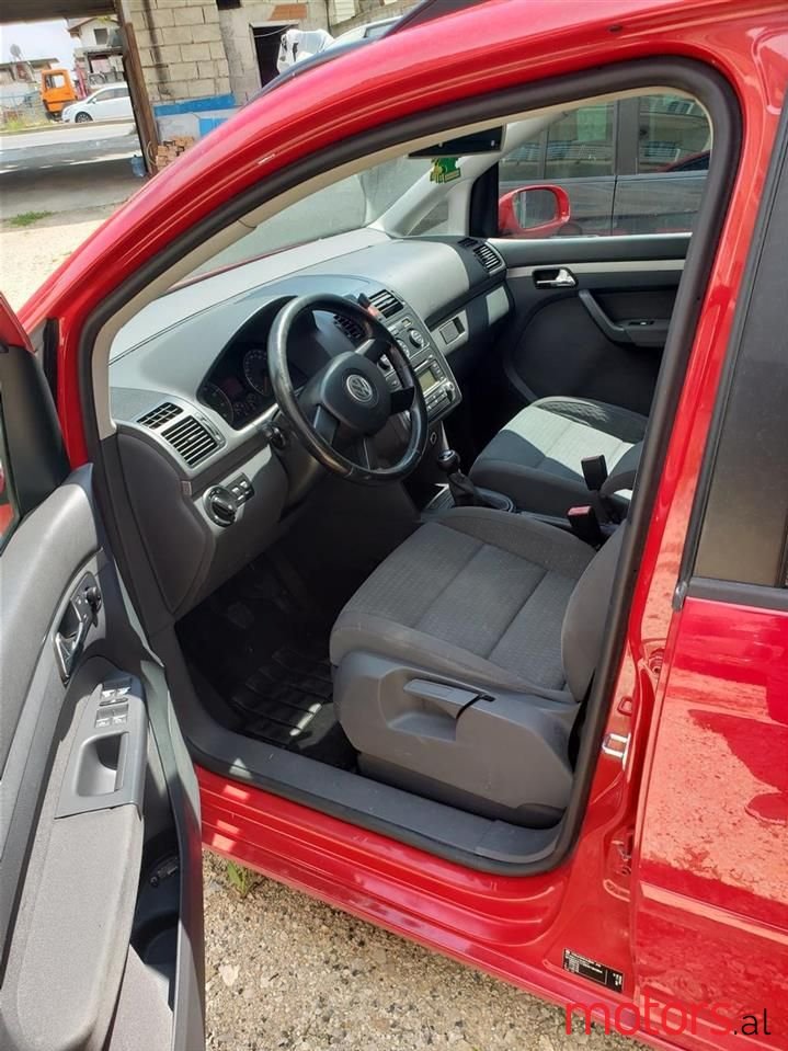 2007' Volkswagen Touran photo #1