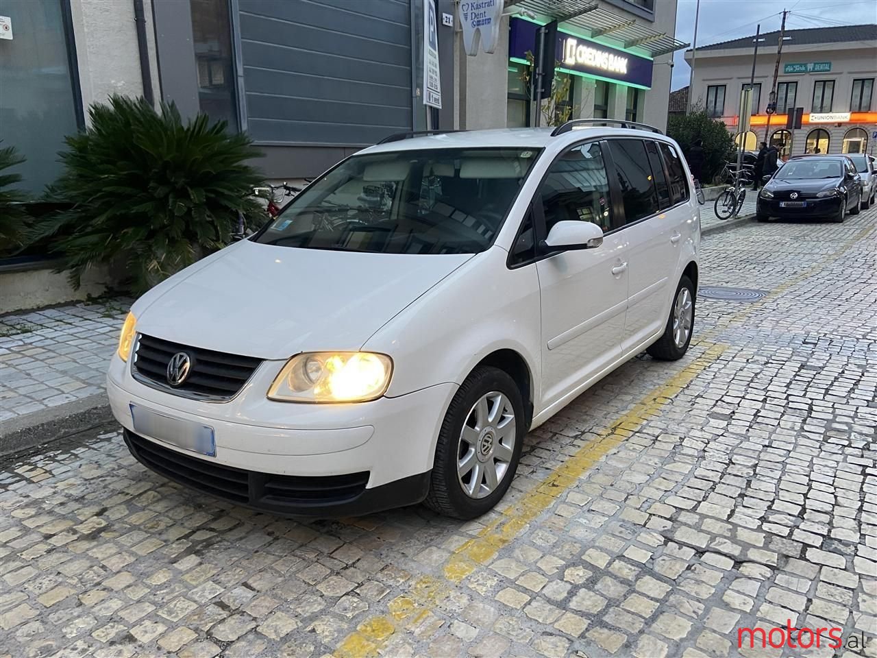 2005' Volkswagen Touran photo #5