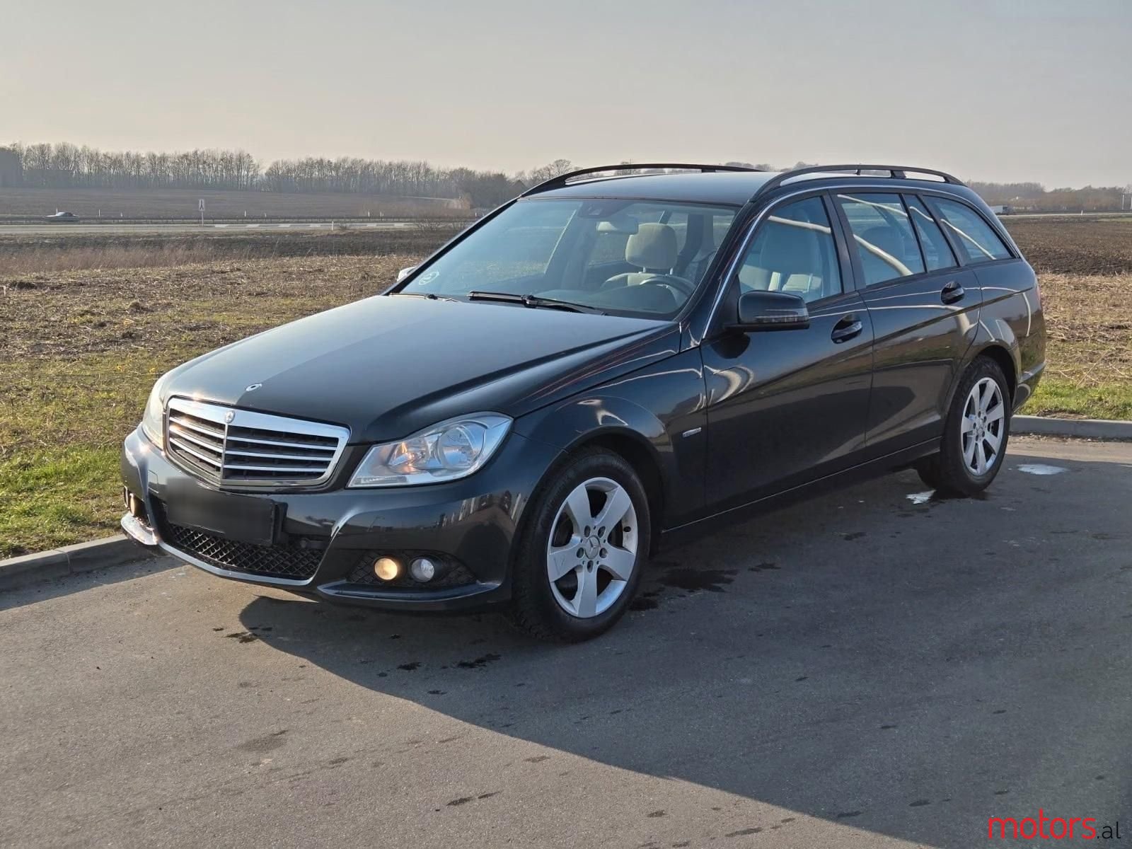 2011' Mercedes-Benz C 220 photo #3