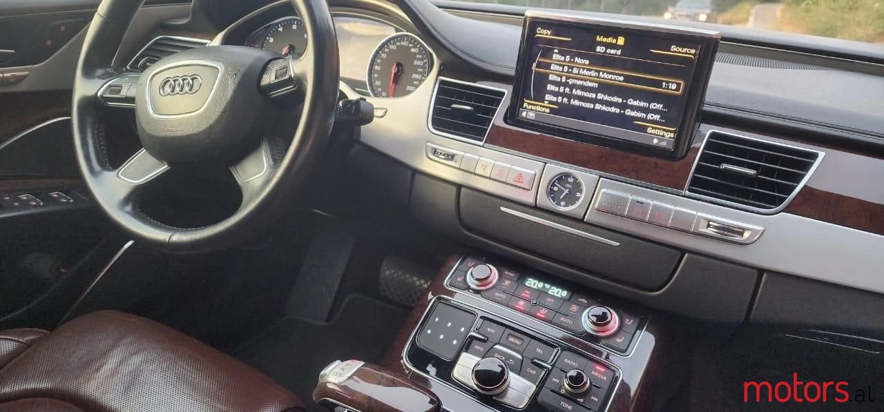 2012' Audi A8 photo #6