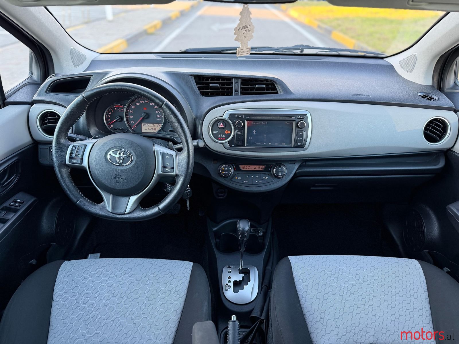 2012' Toyota Yaris photo #4
