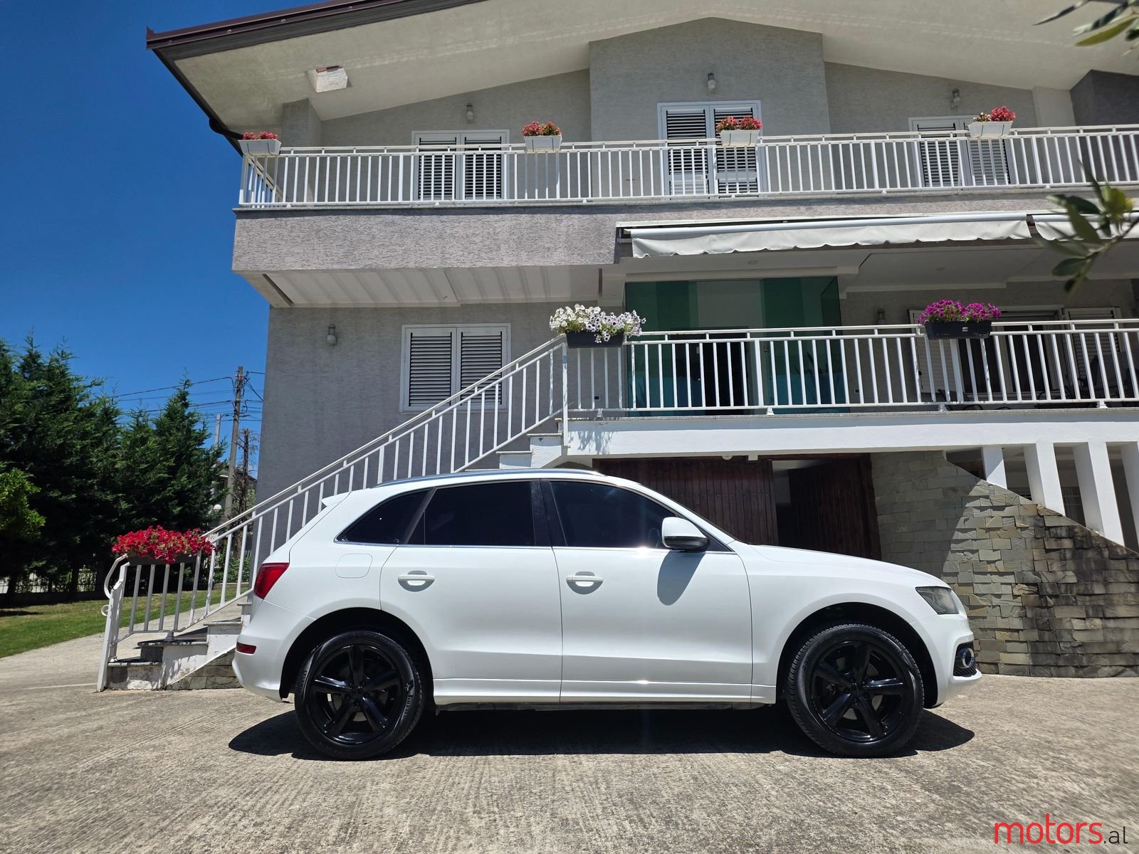 2011' Audi Q5 photo #1